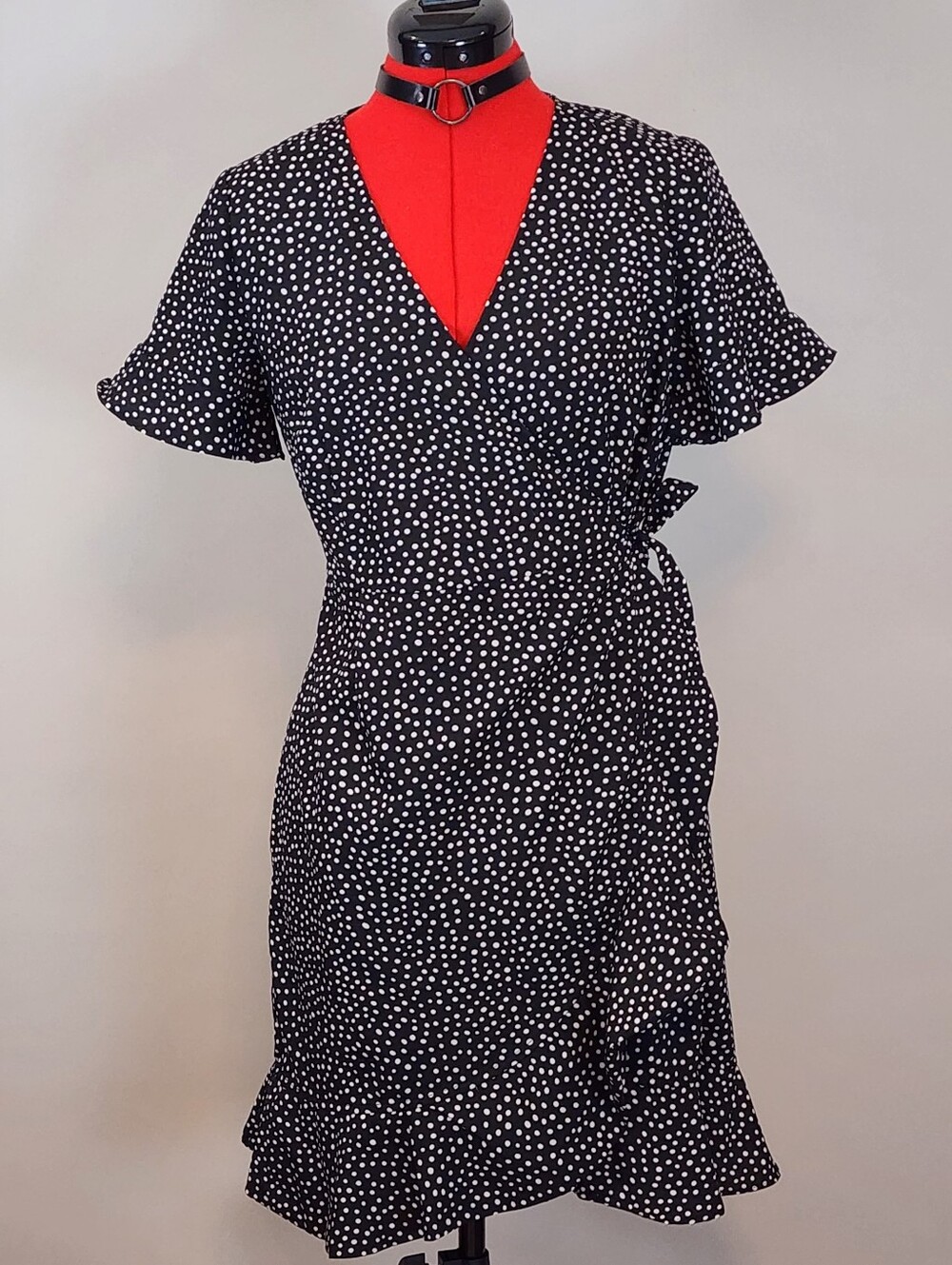 Vero Moda Black White Polka Dot Wrap Dress W Ruffle Hem & Short Flutter Sleeves